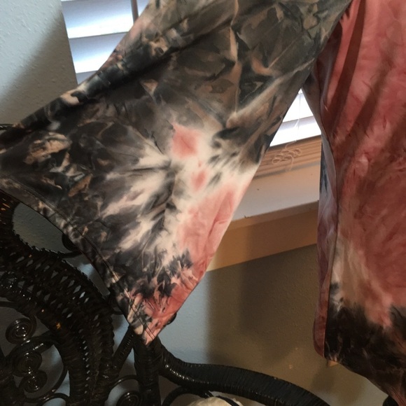 Unity woman oversized v sleeve with braided back top - Picture 3 of 10